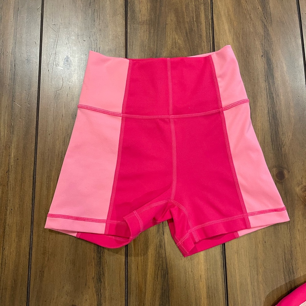 Jo + Jax Trifecta slim shorts 
Sweet pink 
YL 
Great condition